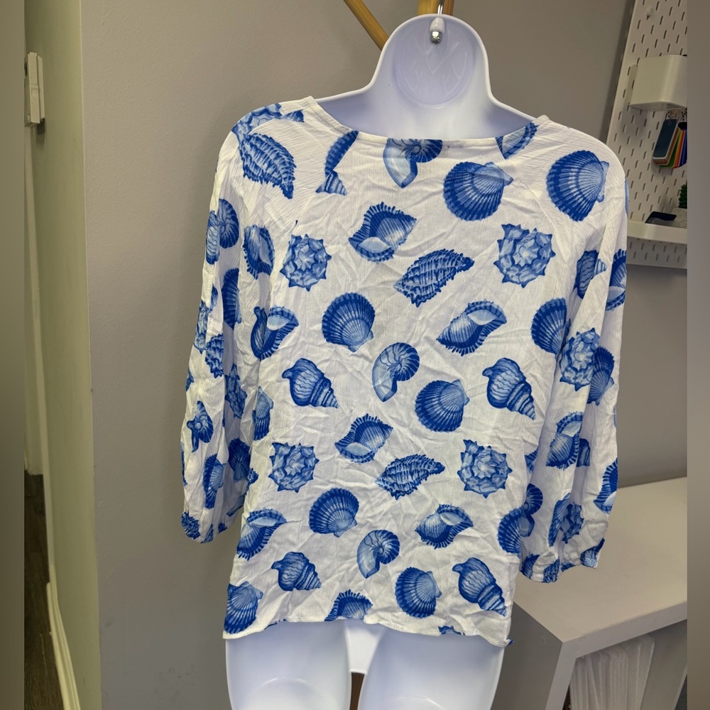 NWT Tamara H Blue and White Seashell Print Tied Button Up Women's Top Size LG - Picture 5 of 6